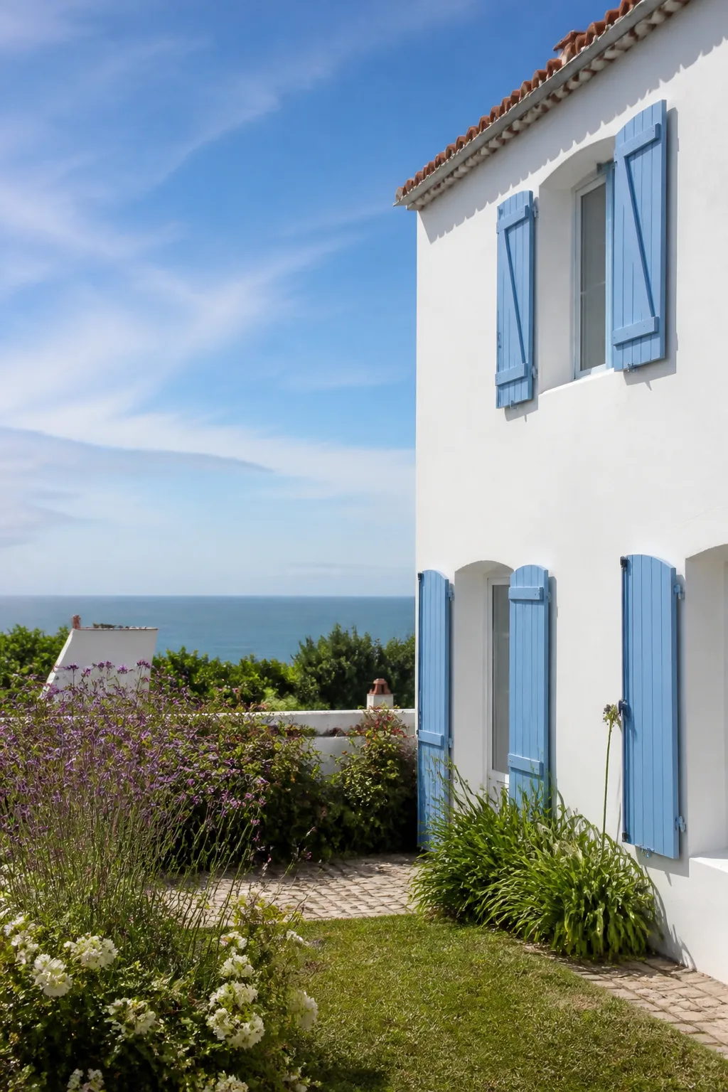 Maison balnéaire enduite avec volets près de l’océan aux Sables-d’Olonne