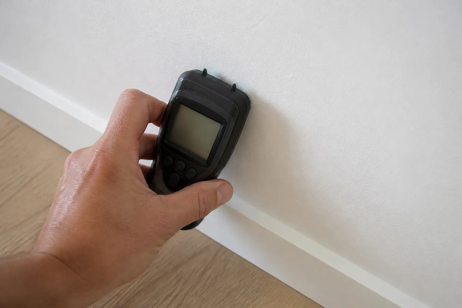 Mesure d’humidité sur un doublage en plaque de plâtre