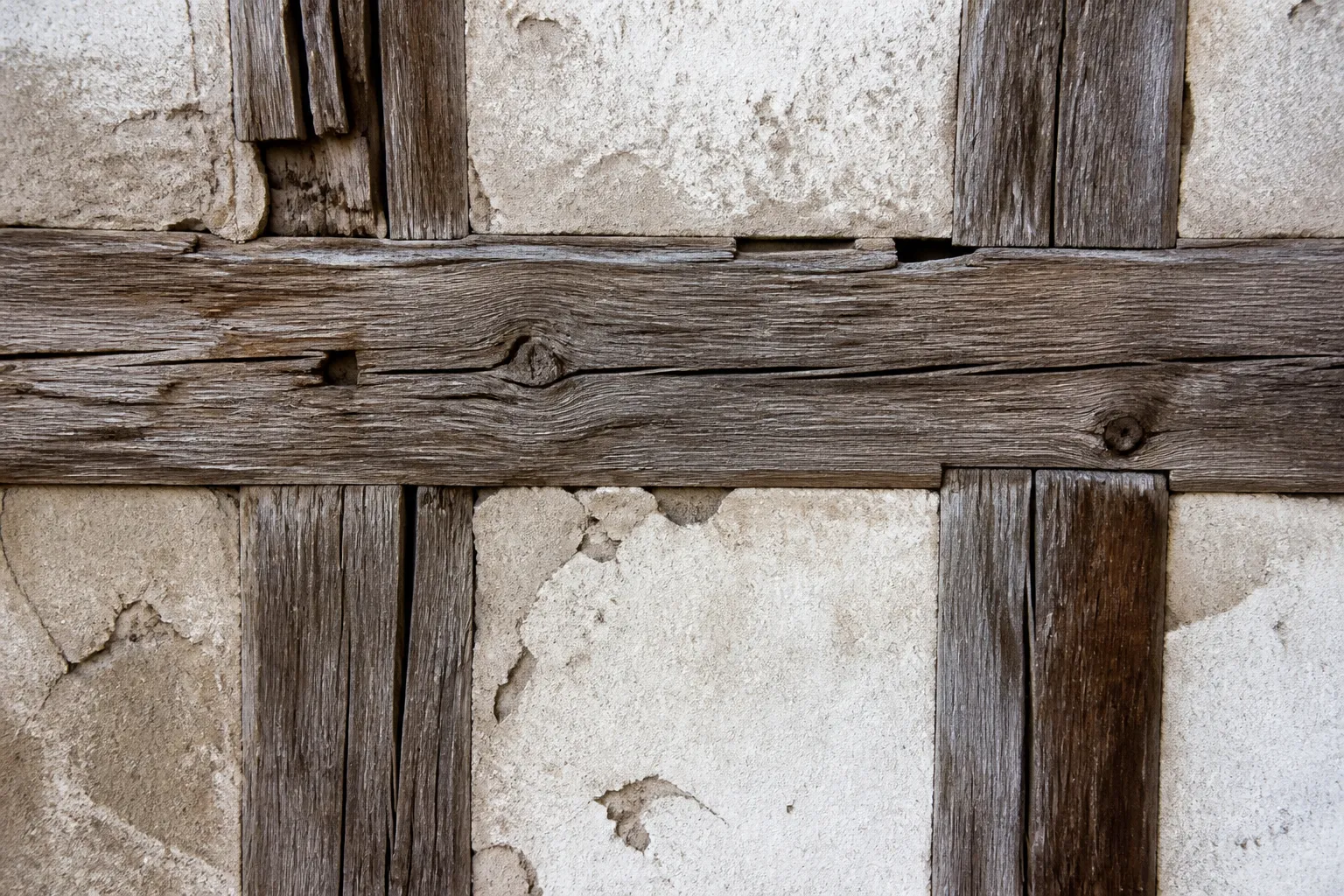 Détail d’un colombage avec torchis et bois