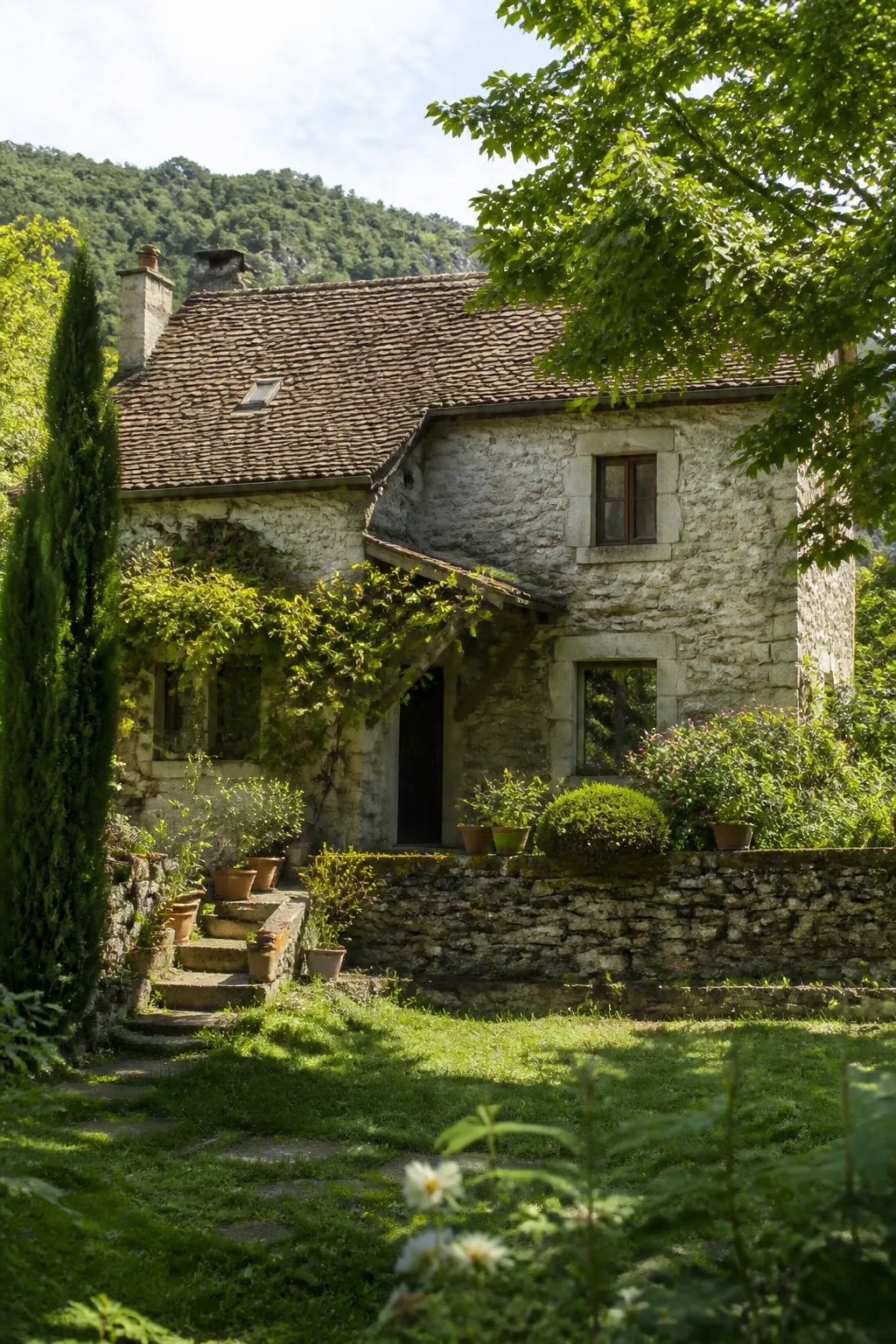 Maison en pierre avec jardin en campagne, bien examiné avant un achat dans les Deux-Sèvres