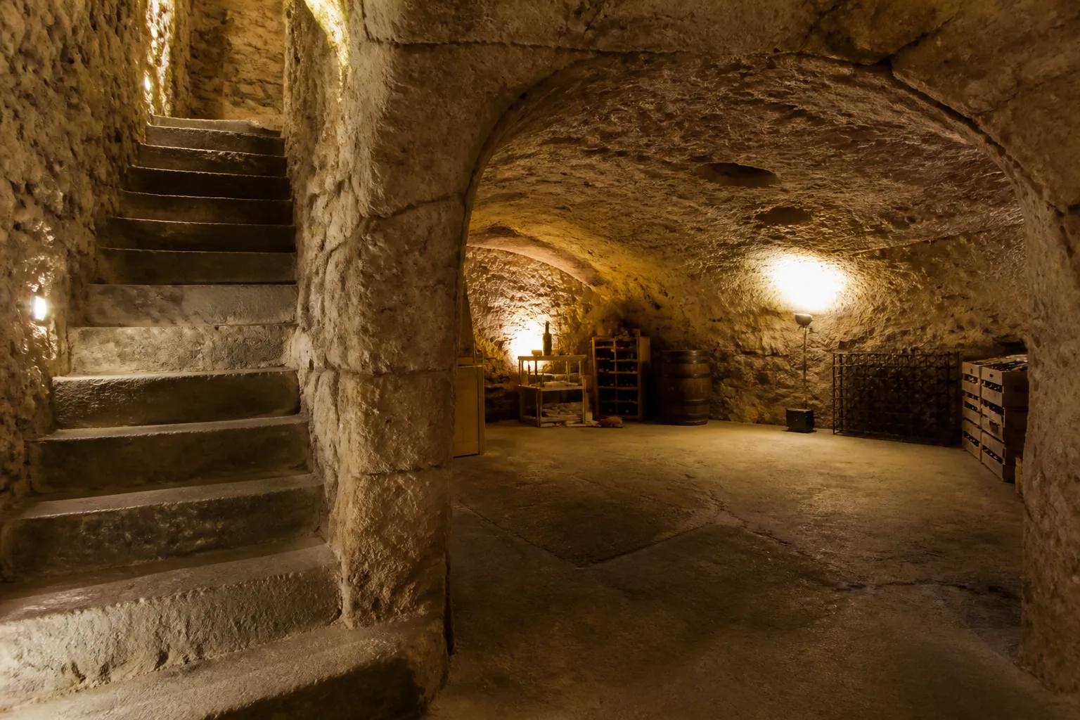 Cave voûtée creusée dans le calcaire