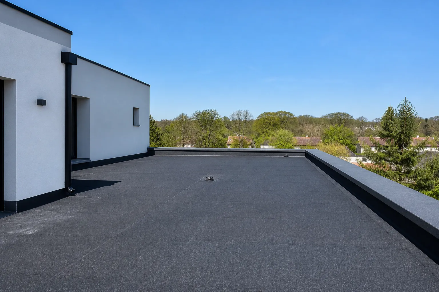 Toiture terrasse avec relevés d’étanchéité