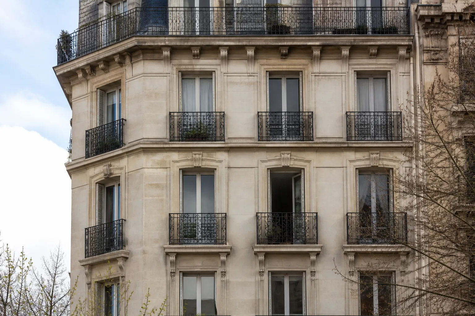 Petit immeuble du début du XXe siècle en copropriété
